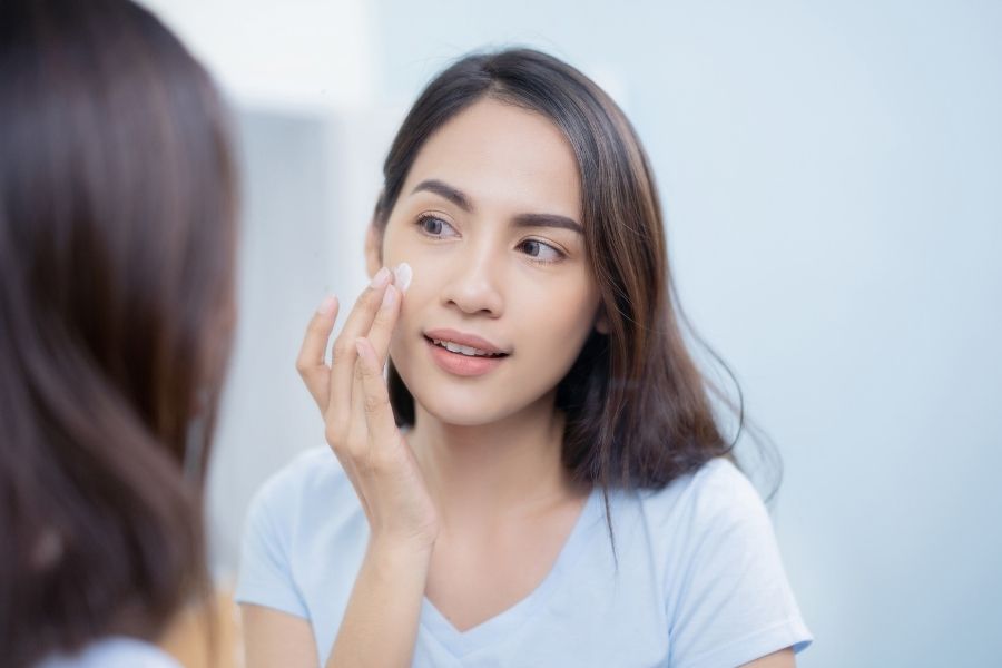 How to Apply Face Lotion