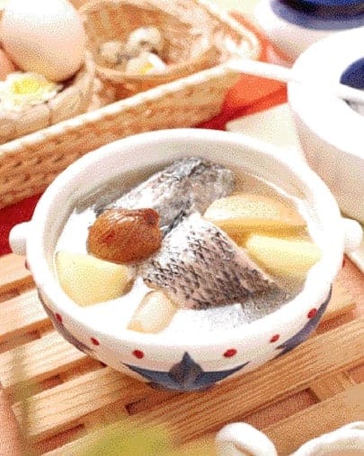 Apple Snow Pear Fish Soup Recipe