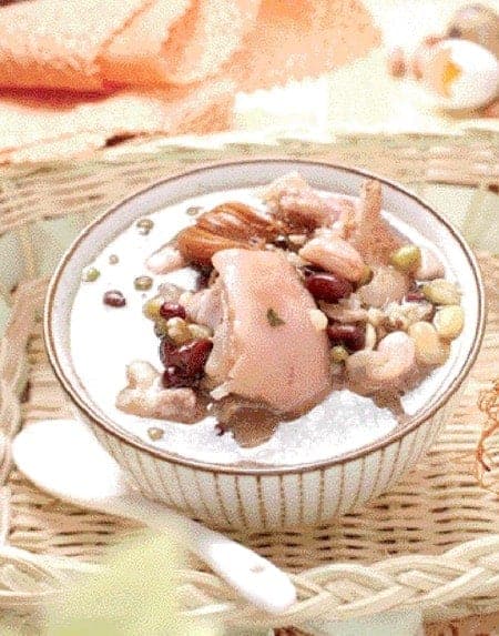 Beans and Peanut Pork Trotter Soup Recipe