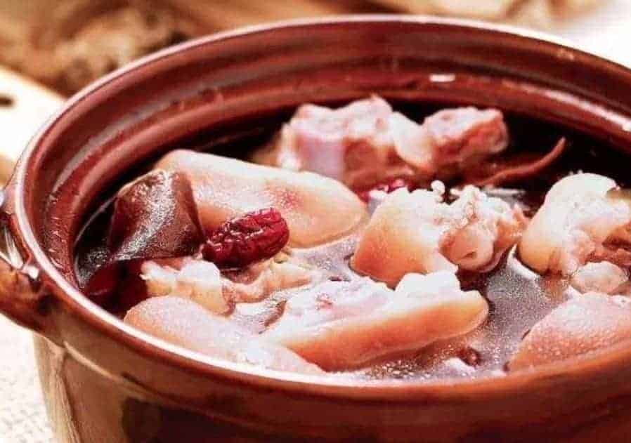 Black Fungus Pork Trotter Soup Recipe