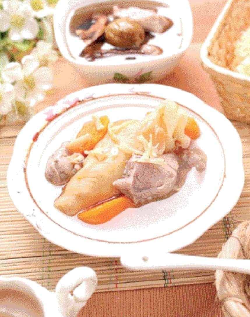 Carrot and Pork Tenderloin Fish Glue Soup Recipe