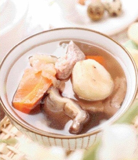 Carrot and Lean Pork Jellyfish Soup Recipe