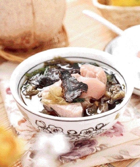 Rehmannia and Seaweed Pork Trotter Soup Recipe