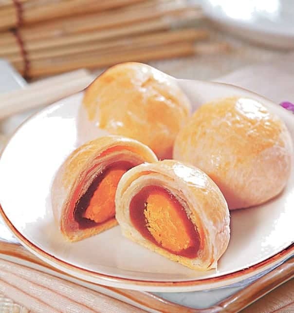Egg Yolk Lotus Paste Pastry Recipe