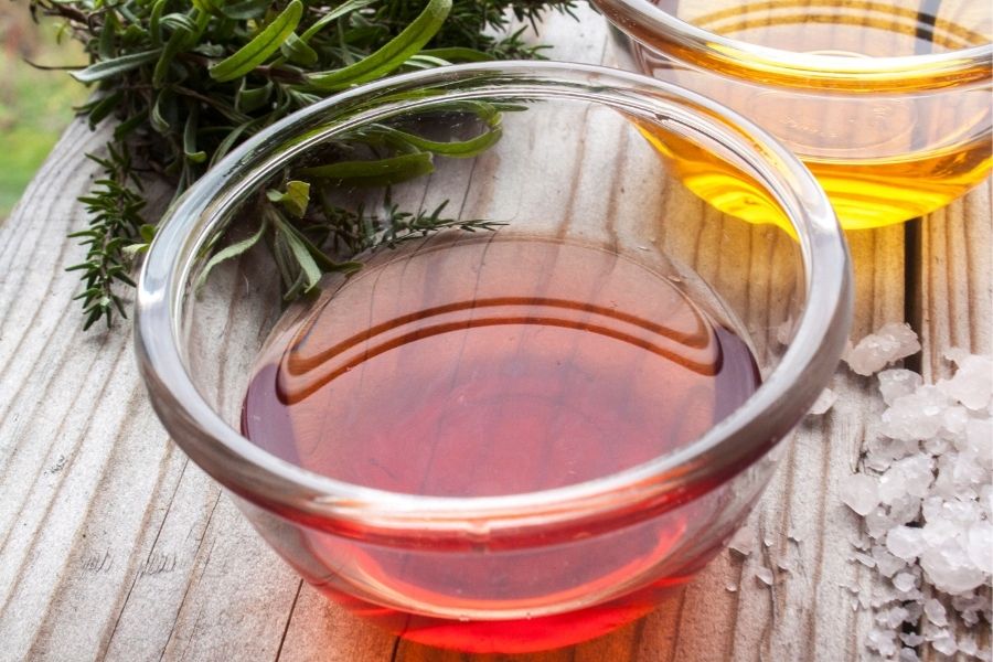 What Features Should You Consider When Buying Red Wine Vinegar