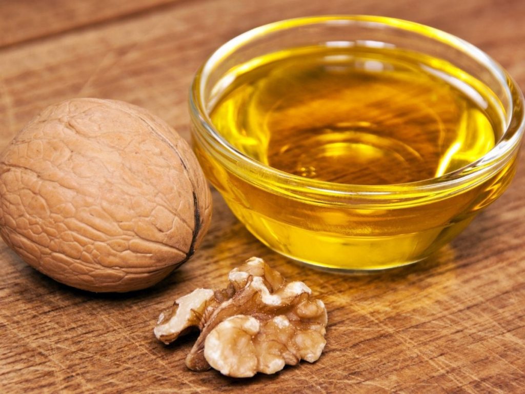 What Features Should You Consider When Buying Walnut Cooking Oil